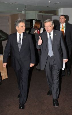 Freitag, den 30. Oktober 2009 endete in Brüssel, Belgien die 2-tägige Herbsttagung des Europäischen Rates der EU-Staats- und Regierungschefs und Außenminister unter schwedischem Vorsitz. Im Bild Bundeskanzler Werner Faymann (L) mit dem luxemburgischen Premierminister Jean-Claude Juncker (R).