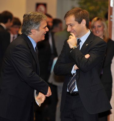 Freitag, den 11. Dezember 2009 endete in Brüssel, Belgien die 2-tägige Tagung des Europäischen Rates der EU-Staats- und Regierungschefs unter schwedischem Vorsitz. Im Bild Österreichs Bundeskanzler Werner Faymann (L) mit Ungarns Premierminister Gordon Bajnai (R).