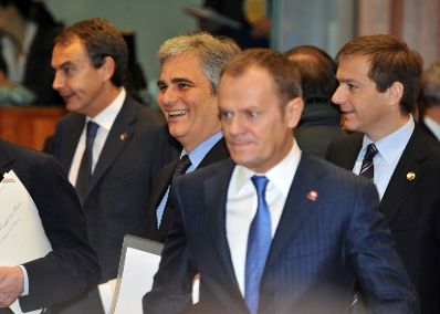 Freitag, den 11. Dezember 2009 endete in Brüssel, Belgien die 2-tägige Tagung des Europäischen Rates der EU-Staats- und Regierungschefs unter schwedischem Vorsitz. Im Bild Österreichs Bundeskanzler Werner Faymann (2-L).