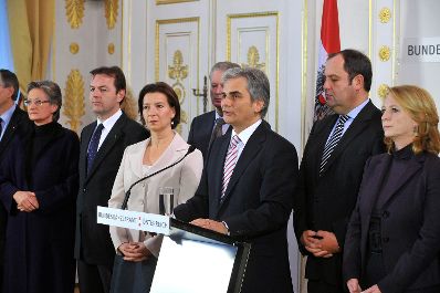Montag, den 26. Oktober 2009 fand anlässlich des Nationalfeiertages ein Sonderministerrat im Bundeskanzleramt in Wien statt. Im Bild Bundeskanzler Werner Faymann (M) mit Mitgliedern der Österreichischen Bundesregierung.