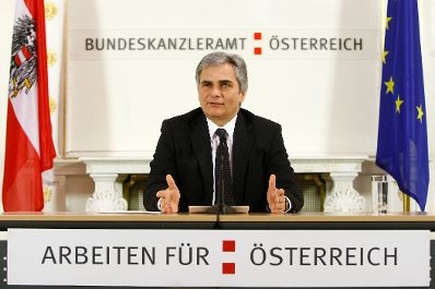 Bundeskanzler Werner Faymann beim Pressefoyer nach dem Ministerrat am 1. Dezember 2009 im Bundeskanzleramt.