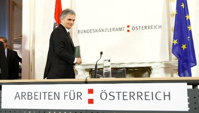 Bundeskanzler Werner Faymann beim Pressefoyer nach dem Ministerrat am 20. Oktober 2009 im Bundeskanzleramt.