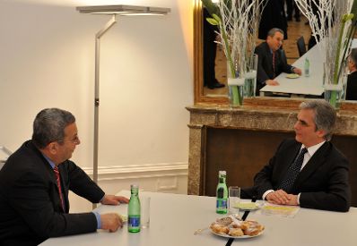Montag, den 14. Dezember 2009 traf Österreichs Bundeskanzler Werner Faymann (r.) im Bundeskanzleramt in Wien mit dem stellvertretenden Premierminister und Verteidigungsminister von Israel Ehud Barak (l.) zu politischen Gesprächen zusammen.