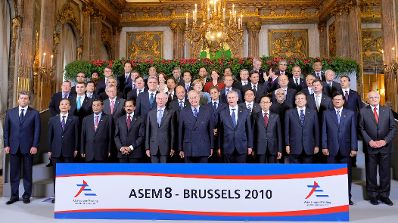 Am 4. Oktober 2010 nahm Bundeskanzler Werner Faymann am 8. Gipfeltreffen der Staats- und Regierungschefs aus Asien und Europa (ASEM-Gipfel) im Royal Palace in Brüssel teil.