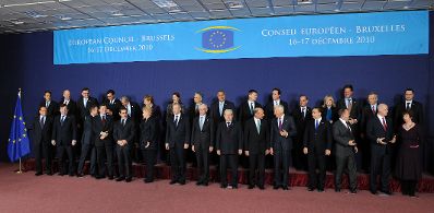 Donnerstag, den 16. Dezember 2010 fand in Brüssel, Belgien die Sitzung des Europäischen Rates der EU-Staats- und Regierungschefs statt. Im Bild Bundeskanzler Werner Faymann beim traditionellen Gruppenfoto.