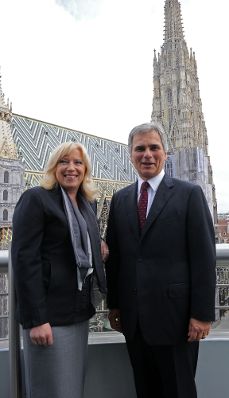 Sonntag, den 12. September 2010 traf Österreichs Bundeskanzler Werner Faymann (R) mit der Ministerpräsidentin der Slowakischen Republik Iveta Radičová (L) zu einem Arbeitsmittagessen im Haas-Haus in Wien zusammen.