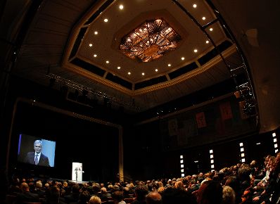 Am 20. Oktober 2011 hielt Bundeskanzler Werner Faymann eine Festrede beim Festakt "90 Jahre Arbeiterkammer" im Theater Akzent.