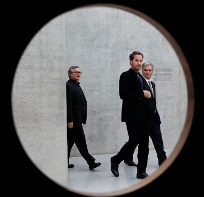 Am 20. Juli 2011 besuchte Bundeskanzler Werner Faymann die Ai Weiwei-Ausstellung im Kunsthaus Bregenz.