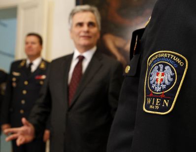 Am 25. Dezember 2011 besuchte Bundeskanzler Werner Faymann die Zentrale der Wiener Rettung im 3. Bezirk.