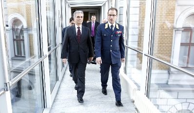 Am 25. Dezember 2011 besuchte Bundeskanzler Werner Faymann die Zentrale der Wiener Rettung im 3. Bezirk.