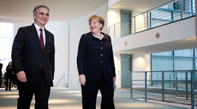 Am 2. Dezember 2011 reiste der Österreichische Bundeskanzler zu einem Arbeitsgespräch mit der deutschen Bundeskanzlerin nach Berlin. Im Bild Bundeskanzler Werner Faymann (l.) mit seiner deutschen Amtskollegin Angela Merkel (r.) bei der gemeinsamen Pressekonferenz.