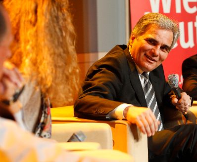 Am 13. Dezember 2011 nahm Bundeskanzler Werner Faymann an der Veranstaltung "Zukunft am Wort - Traumjob Bundeskanzler?" im MuseumsQuartier teil.