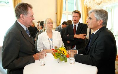 Am 2. September 2011 empfing Bundeskanzler Werner Faymann die Teilnehmerinnen und Teilnehmer der Botschafterkonferenz im Bundeskanzleramt.