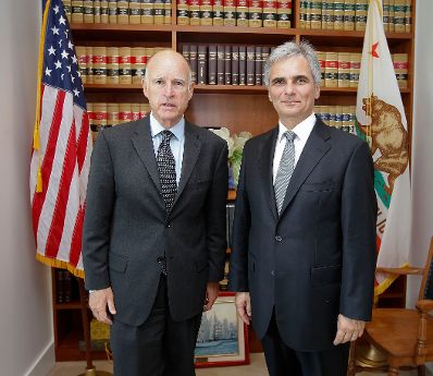 Am 23. September 2011 traf Bundeskanzler Werner Faymann (r.) den Gouverneur von Carlifonien Jerry Brown (l.) in San Francisco.