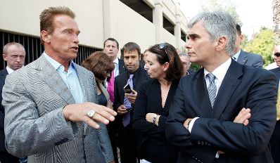 Am 23. September 2011 besuchte der Bundeskanzler Werner Faymann das Institute of Technology in Los Angeles. Im Bild Bundeskanzler Werner Faymann (r.) mit Gouverneur a.D. Arnold Schwarzenegger (l.).