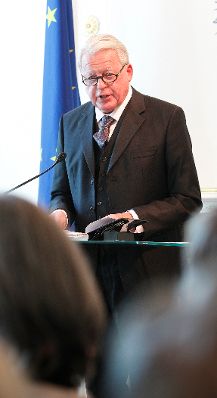 Am 13. Oktober 2011 überreichte Bundeskanzler Werner Faymann dem Chefredakteur Michael Horowitz das Große Ehrenzeichen für Verdienste um die Republik Österreich. Im Bild Bundeskanzler a.D. Franz Vranitzky.
