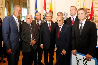 Am 26. Juli 2011 lud Bundeskanzler Werner Faymann zu einem festlichen Empfang anlässlich der Ortstafellösung für Kärnten in das Bundeskanzleramt.