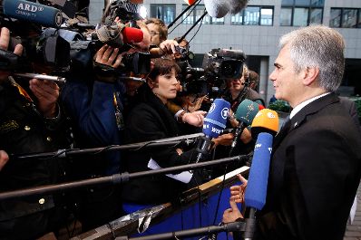 Am 26. Oktober 2011 fand in Brüssel der Europäische Rat der EU-Staats- und Regierungschefs statt. Im Bild Bundeskanzler Werner Faymann bei Pressestatements.
