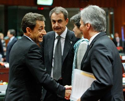 Am 26. Oktober 2011 fand in Brüssel der Europäische Rat der EU-Staats- und Regierungschefs statt. Im Bild Bundeskanzler Werner Faymann (r.) mit Frankreichs Staatspräsident Nicolas Sarkozy (l.).