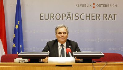 Am 26. Oktober 2011 fand in Brüssel der Europäische Rat der EU-Staats- und Regierungschefs statt. Im Bild Bundeskanzler Werner Faymann bei der Pressekonferenz.