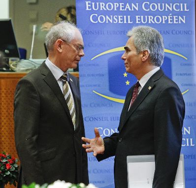 Am 23. Oktober 2011 fand in Brüssel der Europäische Rat der EU-Staats- und Regierungschefs statt. Im Bild Bundeskanzler Werner Faymann (r.) mit EU-Ratspräsdident Herman van Rompuy (l.).