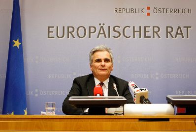 Am 23. Oktober 2011 fand in Brüssel der Europäische Rat der EU-Staats- und Regierungschefs statt. Im Bild Bundeskanzler Werner Faymann bei der Pressekonferenz.