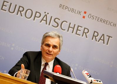 Am 23. Oktober 2011 fand in Brüssel der Europäische Rat der EU-Staats- und Regierungschefs statt. Im Bild Bundeskanzler Werner Faymann bei der Pressekonferenz.