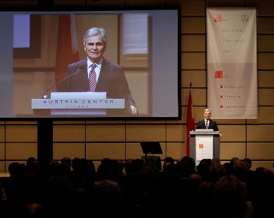 Am 29. September 2011 eröffnete Bundeskanzler Werner Faymann die Finanzmarkt-Aufsichtskonferenz im Austria Center Vienna.