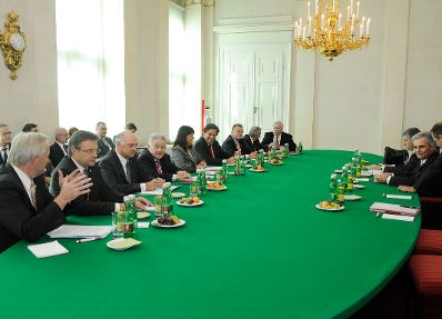 Am 21. Oktober 2011 trafen sich die Landeshauptleute mit der Bundesregierung zu einem Arbeitsgespräch im Bundeskanzleramt.