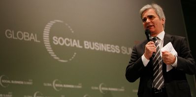 Am 10. November 2011 hielt Bundeskanzler Werner Faymann eine Rede bei der Global Social Business Summit 2011 im Kongresszentrum in der Messe Wien.