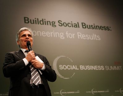Am 10. November 2011 hielt Bundeskanzler Werner Faymann eine Rede bei der Global Social Business Summit 2011 im Kongresszentrum in der Messe Wien.