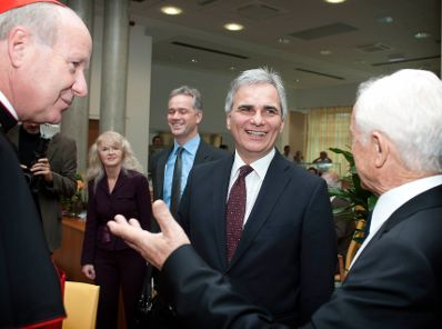 Am 11. November 2011 besuchte Bundeskanzler Werner Faymann die Eröffnung des Kolpinghaus "Gemeinsam Leben" in Wien.