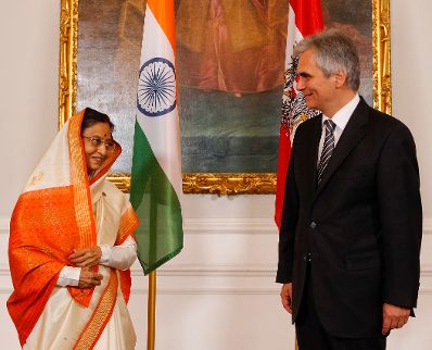 Am 6. Oktober 2011 empfing Bundeskanzler Werner Faymann (r.) die Präsidentin der Republik Indien, Pratibha Devisingh Patil (l.) zu einem Gespräch im Bundeskanzleramt.