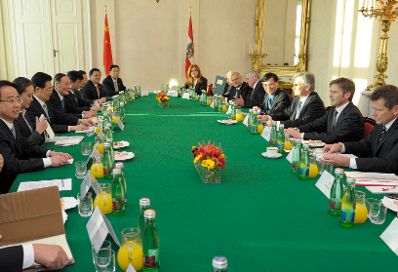 Am 31. Oktober 2011 empfing Bundeskanzler Werner Faymann den Staatspräsidenten der Volksrepublik China, Hu Jintao zu einem Gespräch im Bundeskanzleramt.