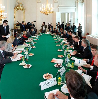 Am 4. Juli 2011 lud Bundeskanzler Werner Faymann zu einem Wirtschaftsrat in das Bundeskanzleramt. An diesem Treffen nahmen neben Vertretern der Bundesregierung auch Vertreter der Österreichischen Wirtschaft teil.