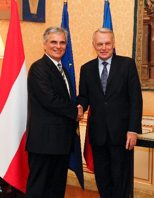 Am 9. Oktober 2012 traf Bundeskanzler Werner Faymann (l.) Frankreichs Premierminister Jean-Marc Ayrault (r.) im Rahmen des offiziellen Arbeitsbesuchs in Paris.