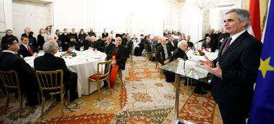 Am 11. Dezember 2012 lud Bundeskanzler Werner Faymann (r.) religiöse Vertreter zu einem Adventempfang in das Bundeskanzleramt.