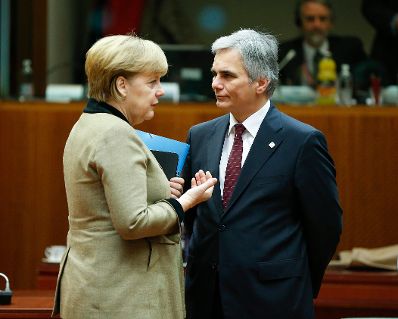 Am 14. Dezember 2012 endete in Brüssel der zweitägige Europäische Rat der EU-Staats- und Regierungschefs. Im Bild Bundeskanzler Werner Faymann (r.) mit Deutschlands Bundeskanzlerin Angela Merkel (l.).