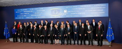 Am 13. Dezember 2012 begann in Brüssel der zweitägige Europäische Rat der EU-Staats- und Regierungschefs. Im Bild Bundeskanzler Werner Faymann beim traditionellen Gruppenfoto.