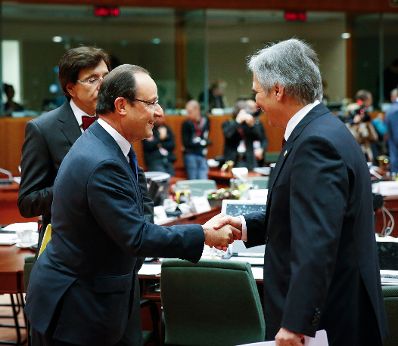 Am 14. Dezember 2012 endete in Brüssel der zweitägige Europäische Rat der EU-Staats- und Regierungschefs. Im Bild Bundeskanzler Werner Faymann (r.) mit Frankreichs Staatspräsident François Hollande (l.)
