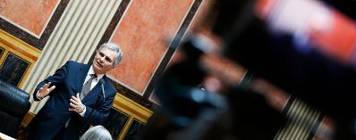Am 20. Dezember 2012 sprach Bundeskanzler Werner Faymann in der Aktuellen Stunde im Bundesrat zum Thema "Europäische Perspektiven" im Parlament.