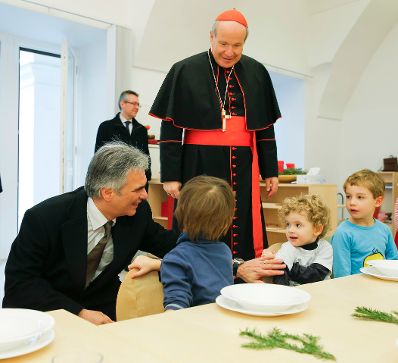 Am 20. Dezember 2012 überbrachte Bundeskanzler Werner Faymann (l.) Weihnachtswünsche an den Erzbischof von Wien, Kardinal Christoph Schönborn (r.).