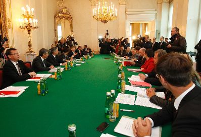 Am 23. Oktober 2012 fand der Asylgipfel unter dem Vorsitz von Bundeskanzler Werner Faymann im Bundeskanzleramt statt. Im Bild mit Vertretern der Bundesregierung und der Bundesländer.