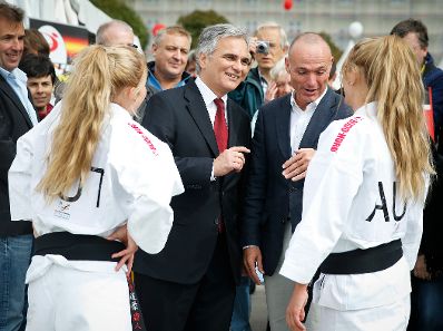 Am 21. September 2013 nahm Bundeskanzler Werner Faymann am traditionellen Tag des Sports am Wiener Heldenplatz teil.