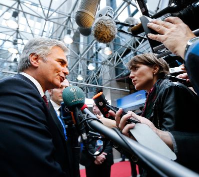 Am 24. Oktober 2013 begann in Brüssel der zweitägige Europäische Rat der EU-Staats- und Regierungschefs. Im Bild Bundeskanzler Werner Faymann bei Pressestatements.