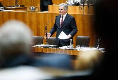 Am 3. Dezember 2013 beantwortete Bundeskanzler Werner Faymann (im Bild) bei der Nationalratssitzung im Parlament eine Dringliche Anfrage bezüglich der budgetären Lage.