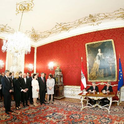 Am 16. Dezember 2013 wurde die neue Bundesregierung von Bundespräsident Heinz Fischer in der Präsidentschaftskanzlei angelobt.