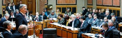 Am 19. Dezember 2013 stellte Bundeskanzler Werner Faymann im Bundesrat im Parlament das Arbeitsprogramm der Bundesregierung für die kommenden fünf Jahre vor.