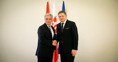 Am 16. Juli 2014 traf Bundeskanzler Werner Faymann (l.) seinen Amtskollegen den slowakischen Premierminister Robert Fico (r.) zu einem Arbeitsgespräch in der Slowakei.
