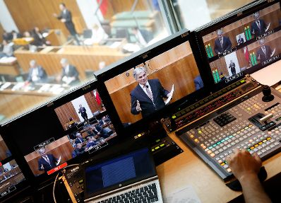 Am 23. September 2014 beantwortete Bundeskanzler Werner Faymann eine Dringliche Anfrage bei der Nationalratssitzung im Parlament.